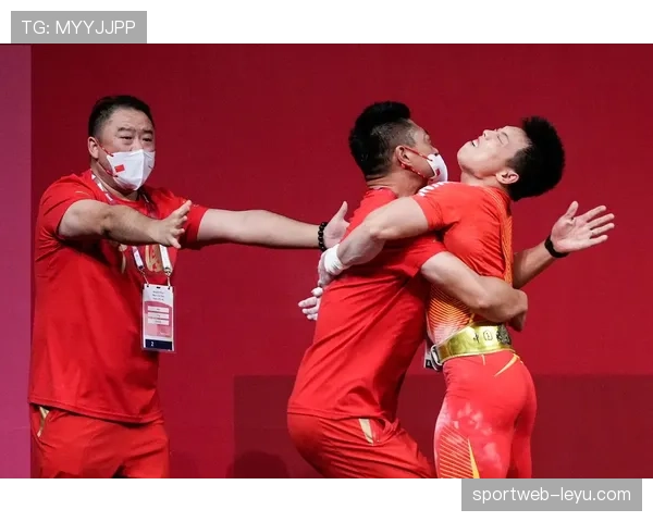 谌利军训练像和尚，下了场早餐像五星自助，隔着屏幕都能感到那种代入不了的奢华感