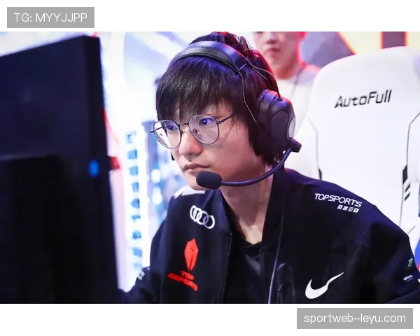 程语轩训练完直接啃冰块的样子谁懂啊